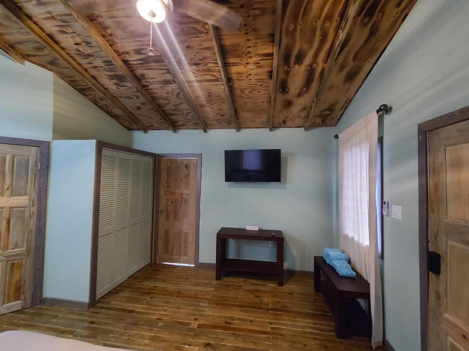 Bed and Breakfast Tuquil-Ha Ladyville Esterno foto