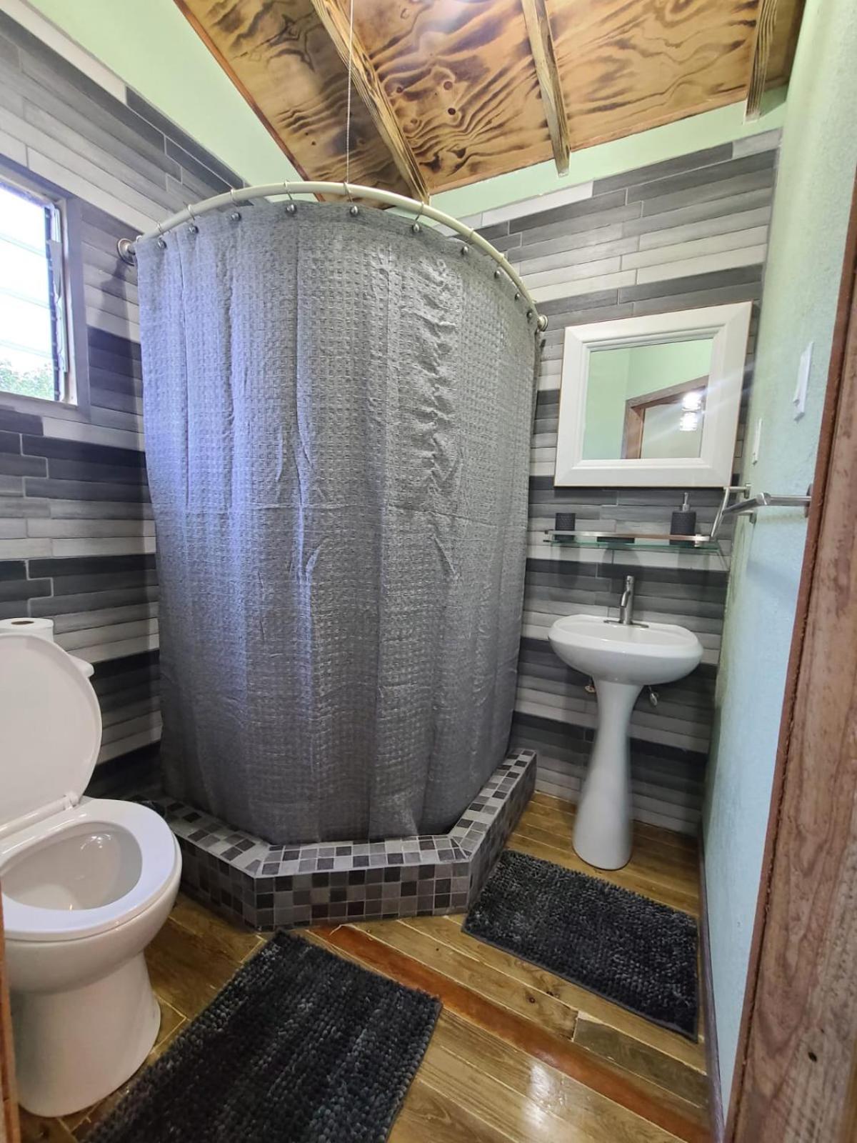 Bed and Breakfast Tuquil-Ha Ladyville Esterno foto