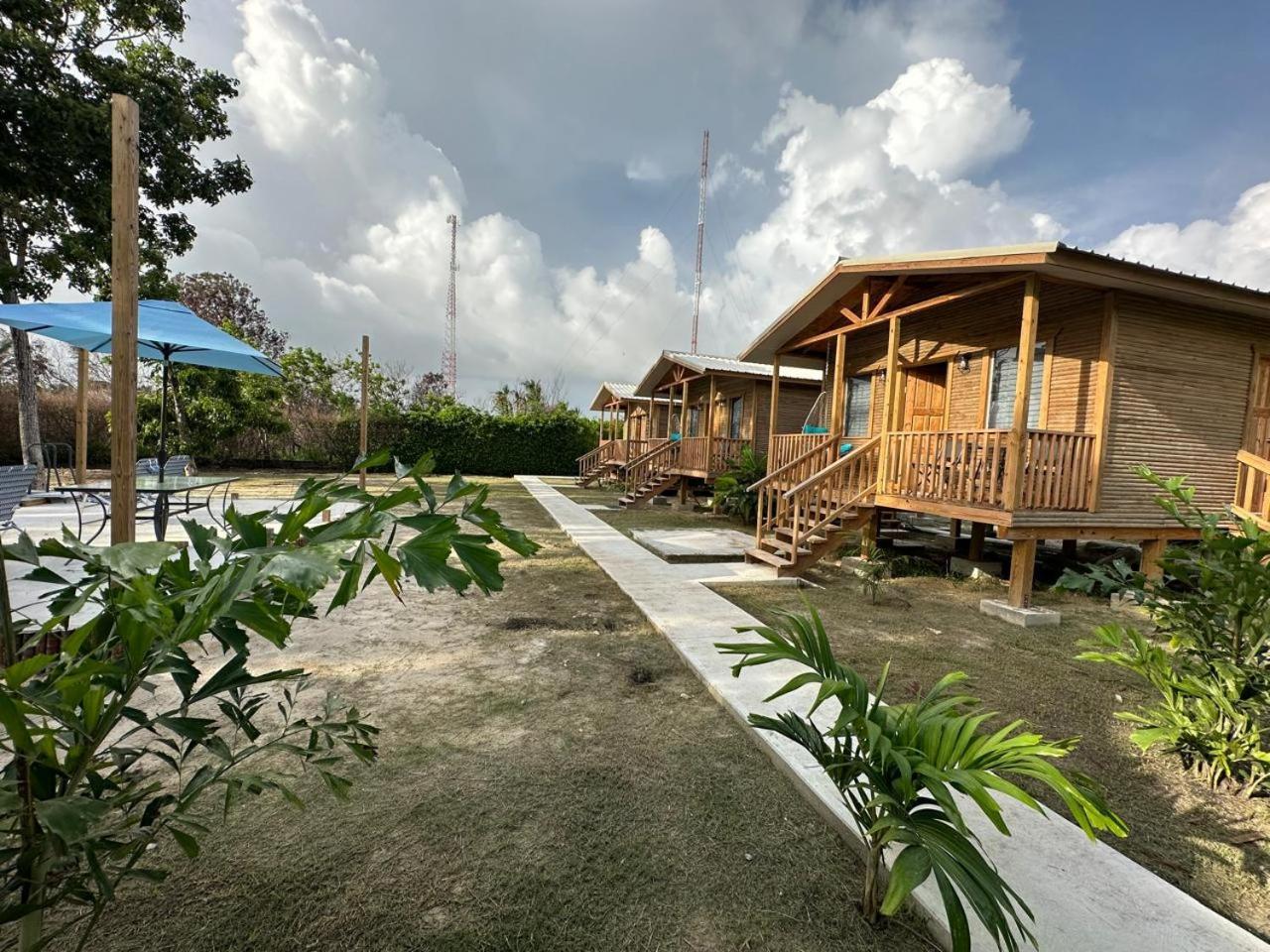 Bed and Breakfast Tuquil-Ha Ladyville Esterno foto