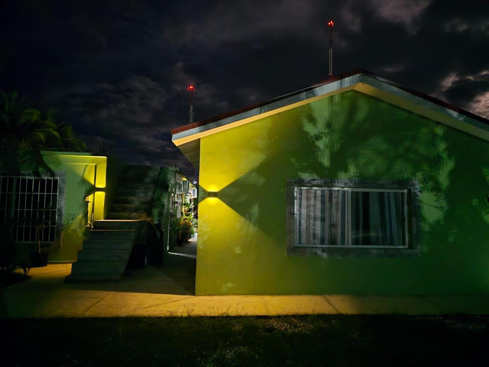 Bed and Breakfast Tuquil-Ha Ladyville Esterno foto