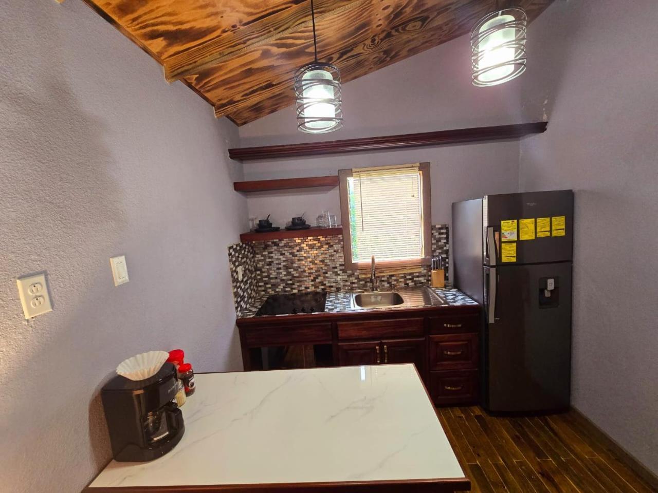 Bed and Breakfast Tuquil-Ha Ladyville Esterno foto