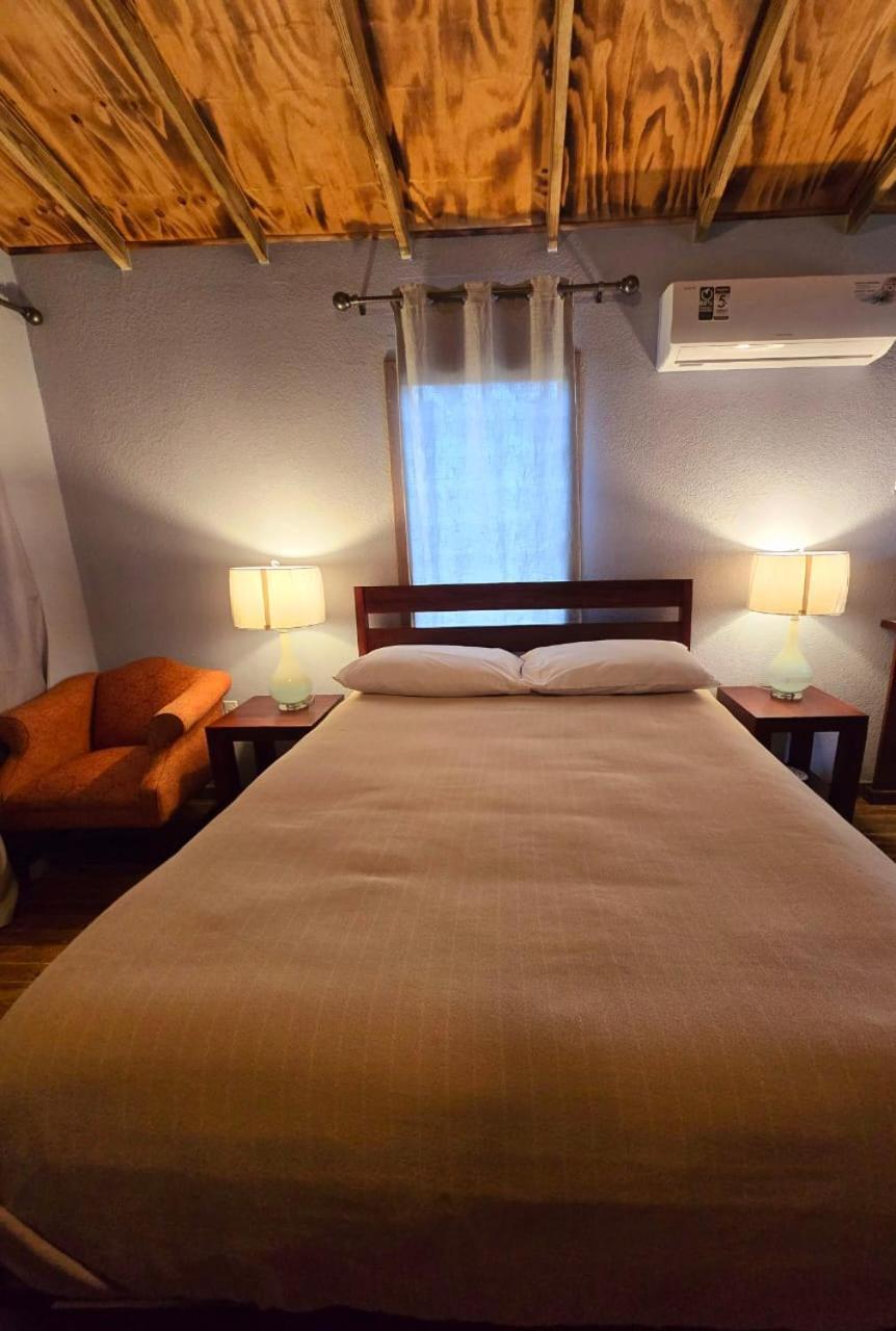Bed and Breakfast Tuquil-Ha Ladyville Esterno foto
