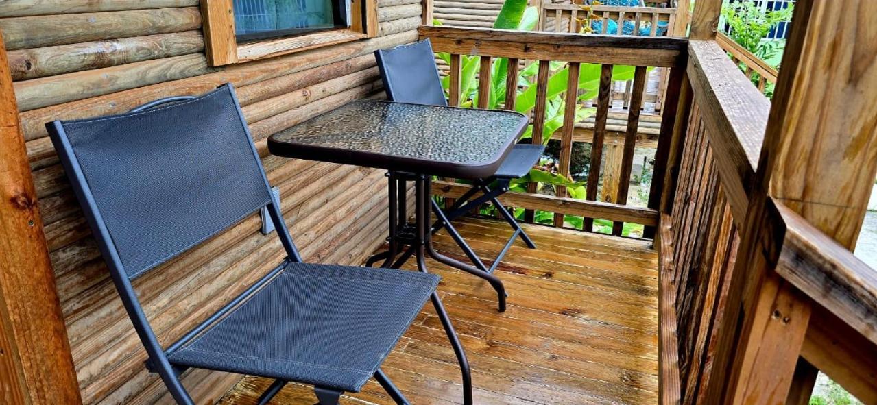 Bed and Breakfast Tuquil-Ha Ladyville Esterno foto