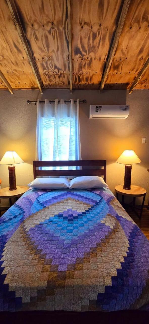 Bed and Breakfast Tuquil-Ha Ladyville Esterno foto