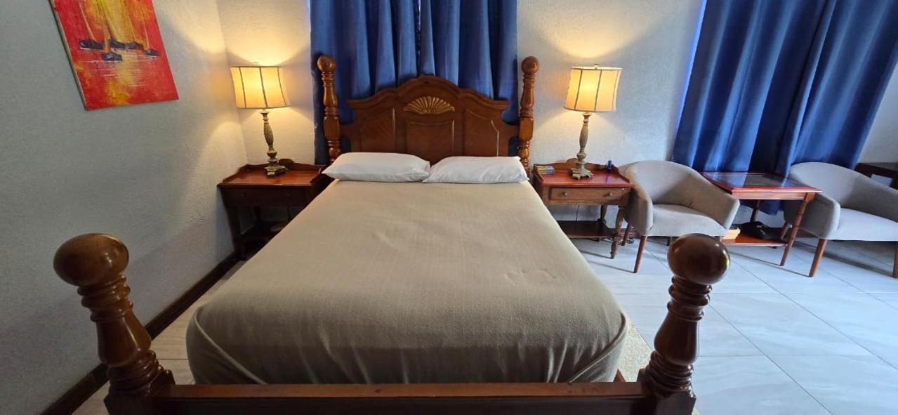 Bed and Breakfast Tuquil-Ha Ladyville Esterno foto