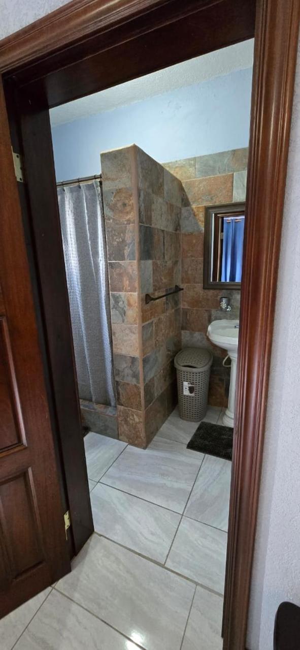 Bed and Breakfast Tuquil-Ha Ladyville Esterno foto