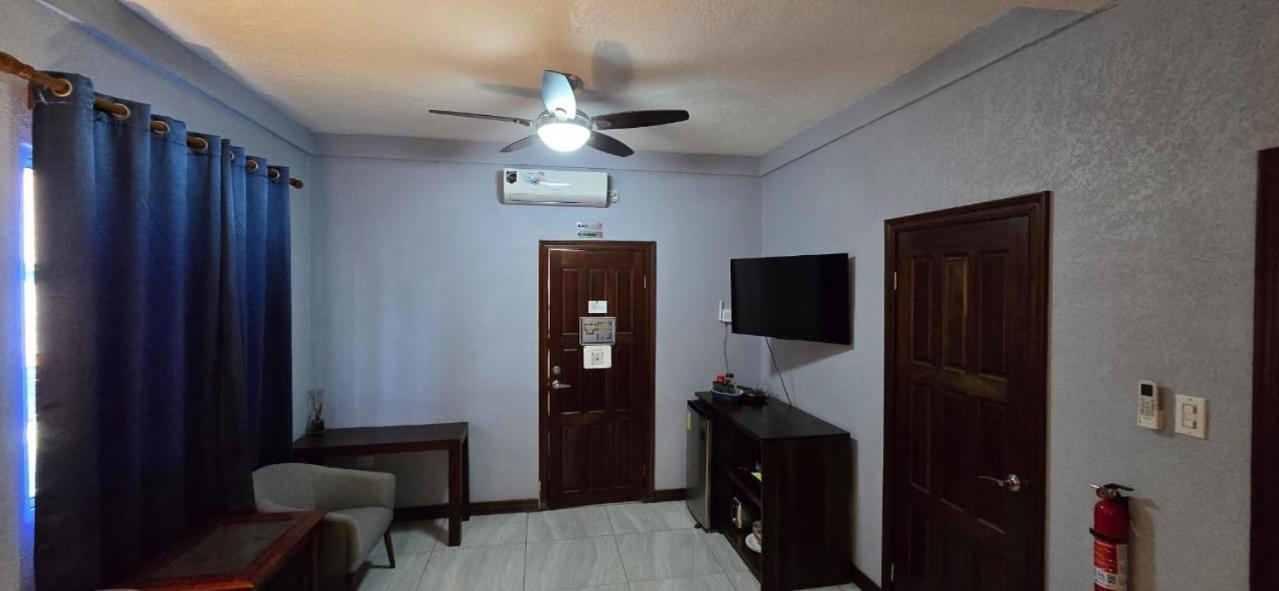 Bed and Breakfast Tuquil-Ha Ladyville Esterno foto